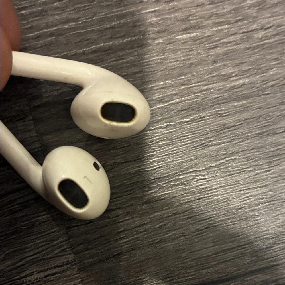 All 3 Apple White Earbud Headphones 3 Pack - Picture 2 of 5